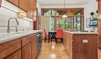 1059 Oakwood Dr, Alliance, OH 44601