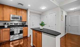 1111 ORONOCO St 326, Alexandria, VA 22314