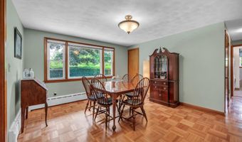6 Woodlawn Dr, Cromwell, CT 06416