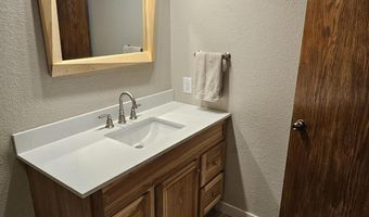 39081 Greenwood Ln, Aberdeen, SD 57401