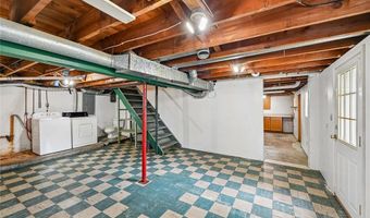 203 E 4th St, Anamosa, IA 52205