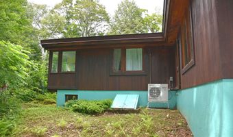26 Woodland Dr, Barre, VT 05641