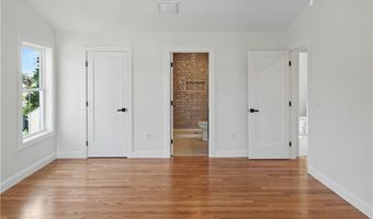 18 Tacoma St, Cranston, RI 02920