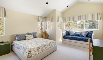 125 Woodruff Ave, Narragansett, RI 02882