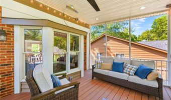 180 Spring Oaks Dr, Ballwin, MO 63011