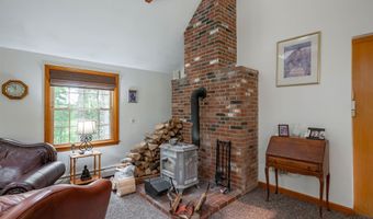 68 Merrimack Rd, Amherst, NH 03031