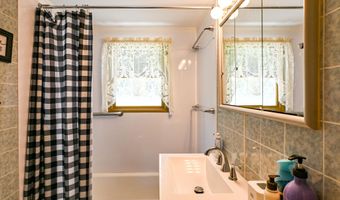 852 Pequawket Trl, Baldwin, ME 04091