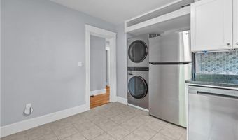 94 E Main Rd, Middletown, RI 02842