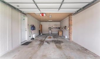 2 Walter Dr, Bella Vista, AR 72714