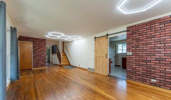 425 S Clarendon Ave, Addison, IL 60101