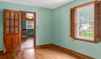 421 W College St, Aurora, MO 65605