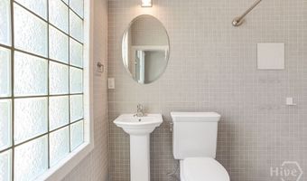 17 E 33rd St, Savannah, GA 31401