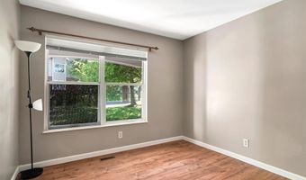 712 Woodside Trails Dr 102, Ballwin, MO 63021