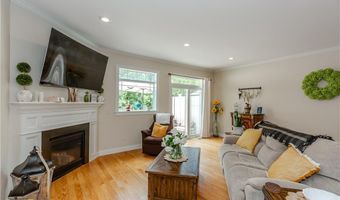 160 Allegra Ln, North Kingstown, RI 02852