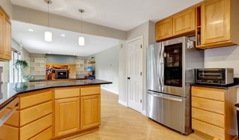 10010 Lone Tree Dr, Anchorage, AK 99507