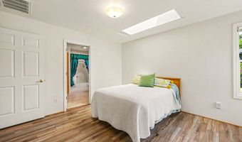 426 Parkside Dr, Ashland, OR 97520