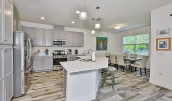 6215 VOYAGERS Pl, Apollo Beach, FL 33572