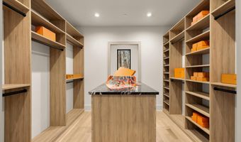 6916 CARMICHAEL Ave, Bethesda, MD 20817