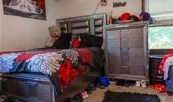 94 Waverly St, Warwick, RI 02889
