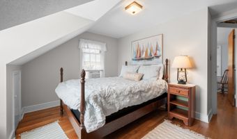 10 Hilltop Rd, East Lyme, CT 06357