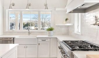 3 Knowlton Ct, Bristol, RI 02809