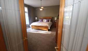 946 Emerald Hills Dr S, Arnolds Park, IA 51331