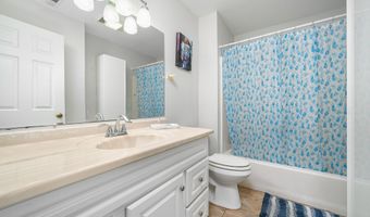 39 Manorwood Dr 39, Branford, CT 06405