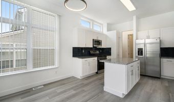 1366 N Bay Dr, Ann Arbor, MI 48103