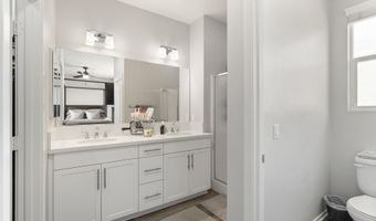 225 Royal Gln Unit #410, Escondido, CA 92025