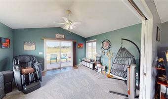1987 Paradise Rd, Albert Lea, MN 56007