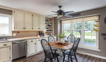 11 MEADOWBROOK Ct, Appleton, WI 54914