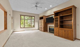301 E WAYFARER Ln, Appleton, WI 54913