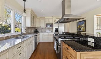 38 Pierce Ave, Jamestown, RI 02835
