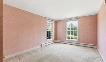 28 S Hill Dr, Cranston, RI 02920