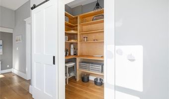 131 Eustis Ave, Newport, RI 02840
