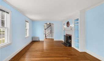 10 Pelham Pkwy, North Providence, RI 02911