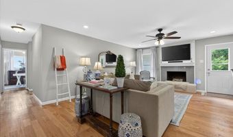 706 Clayworth Dr, Ballwin, MO 63011