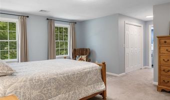 91 Woodridge Dr, North Kingstown, RI 02874