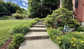 40 Lakewood Dr, Alton, NH 03810