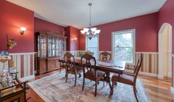 2 Warren Gln, Burlington, CT 06013