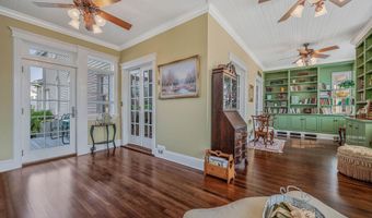 33 S Bay Ave, Amityville, NY 11701