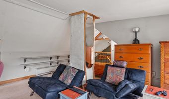 648 Raymond Rd, Chester, NH 03036
