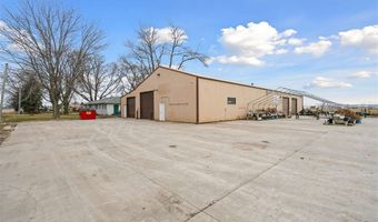 5276 Oakcrest Hill Rd SE, Riverside, IA 52327