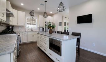 214 Iroquois Ave, Beach Haven, NJ 08008