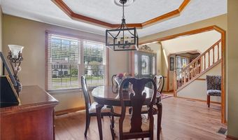 2202 Martin Crest Dr, Akron, OH 44312