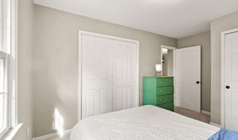 8074 SKY BLUE Dr, Alexandria, VA 22315
