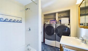 1087 Lakeside Dr, Block Island, RI 02807