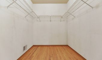 820 Red Coach Ln, Algonquin, IL 60102