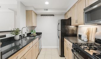231 N THOMAS St 105, Arlington, VA 22203