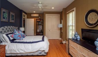 8 Cottage St 2, Newport, RI 02840